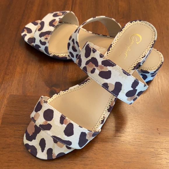 Cute fabric covered strappy animal print sandals Sz 7 Wide - Picture 5 of 7